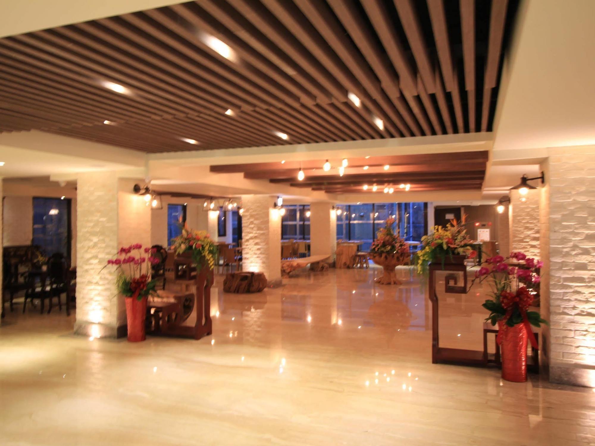 Lan Kwai Fong Garden Hotel Чиай Сити Екстериор снимка